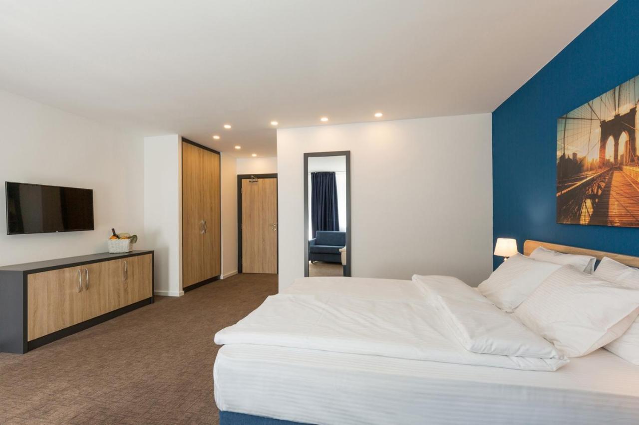 Premium Crown Suites Belgrado Esterno foto