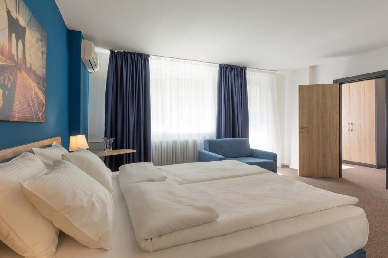 Premium Crown Suites Belgrado Esterno foto