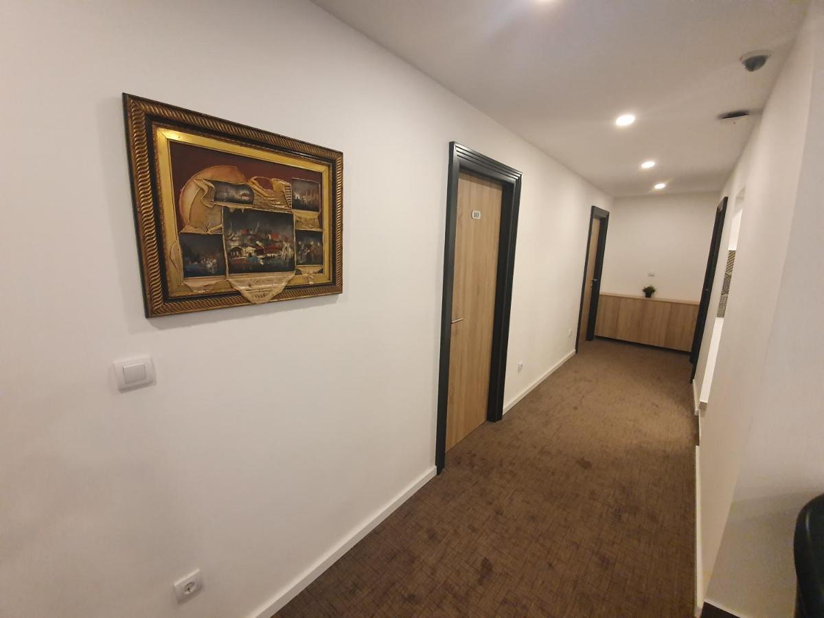 Premium Crown Suites Belgrado Esterno foto